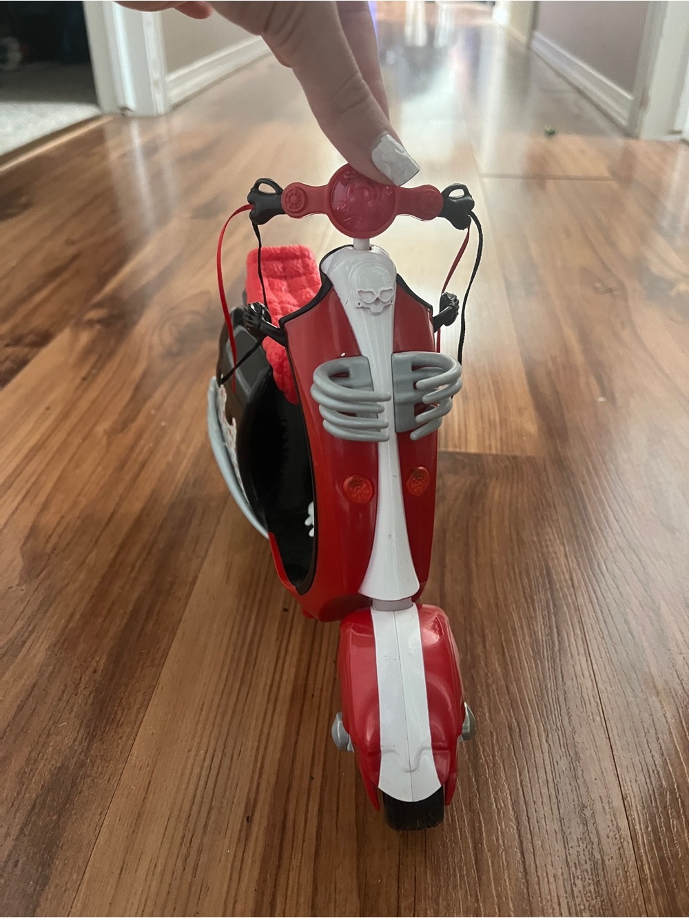 monster high Red and White Doll Scooter Accessory Ghoulia Yelps Scaris
